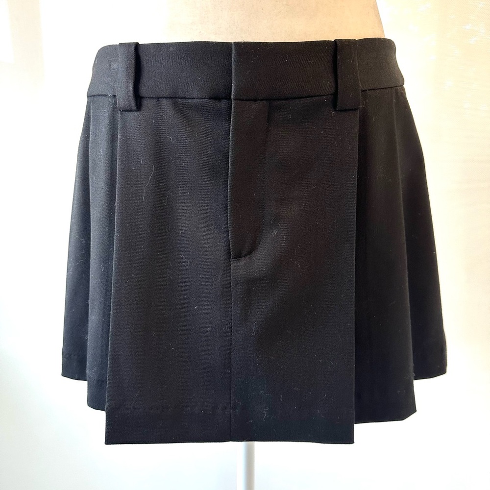 L'Academie Influencer Black Mini Skirt with Pleats & Button Fly  Revolve NWOT
